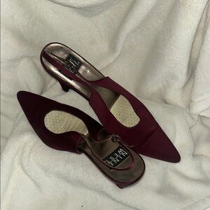 Size 10M Nine West Maroon Heels Classic Design, worn once. 4” heel